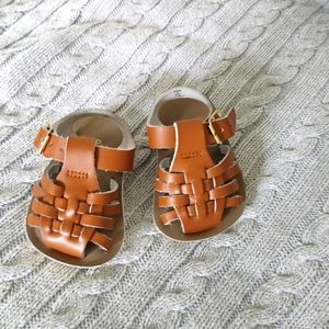 Sun-san closed toe sandals